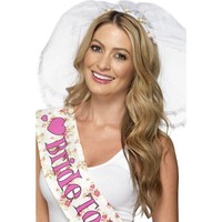 Mooie witte sluier bruid met mooie bloemen