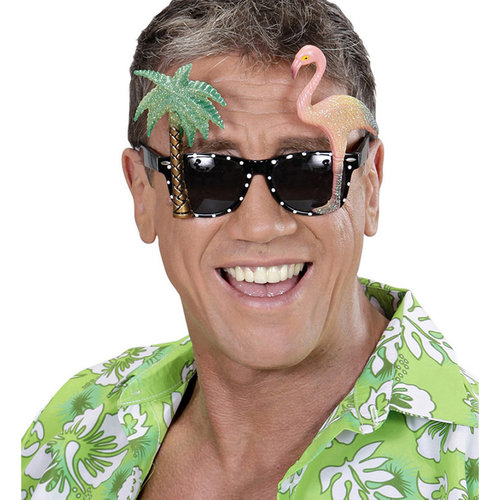 bril, flamingo en palmboom