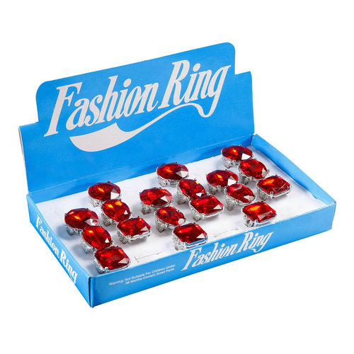 display met 18 rode luxe ringen