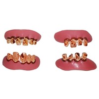 Eng Halloween gebit met vier tanden