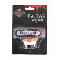 Eng vampieren gebit met imitatie bloed
