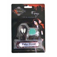 Enge vampieren tanden met nep bloed