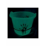 Griezelige witte emmer met bloederige hand afdruk