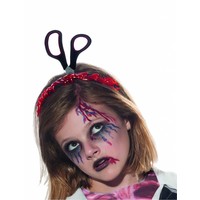 Griezelige schaar door hoofd op tiara