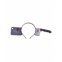 Griezelige nep bijl door hoofd op tiara