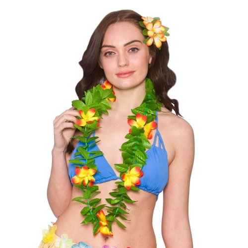 Leuke Hawaii krans met groene blaadjes en gele bloemen