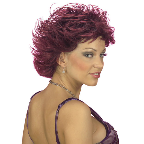 Mooie korte pruik Yvet bordeaux rood
