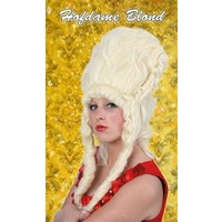 Mooie blonde pruik hofdame Vera in blond