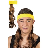 Mooi haarstuk bruin lang haar met gele hoofdband