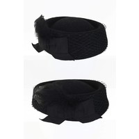 Dameshoed wolvilt zwart laag model met gaas en strik maat 57-58