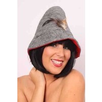 Leuk grijs Beiers hoedje met veer