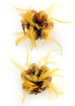 Gouden bloem met veertjes op speld