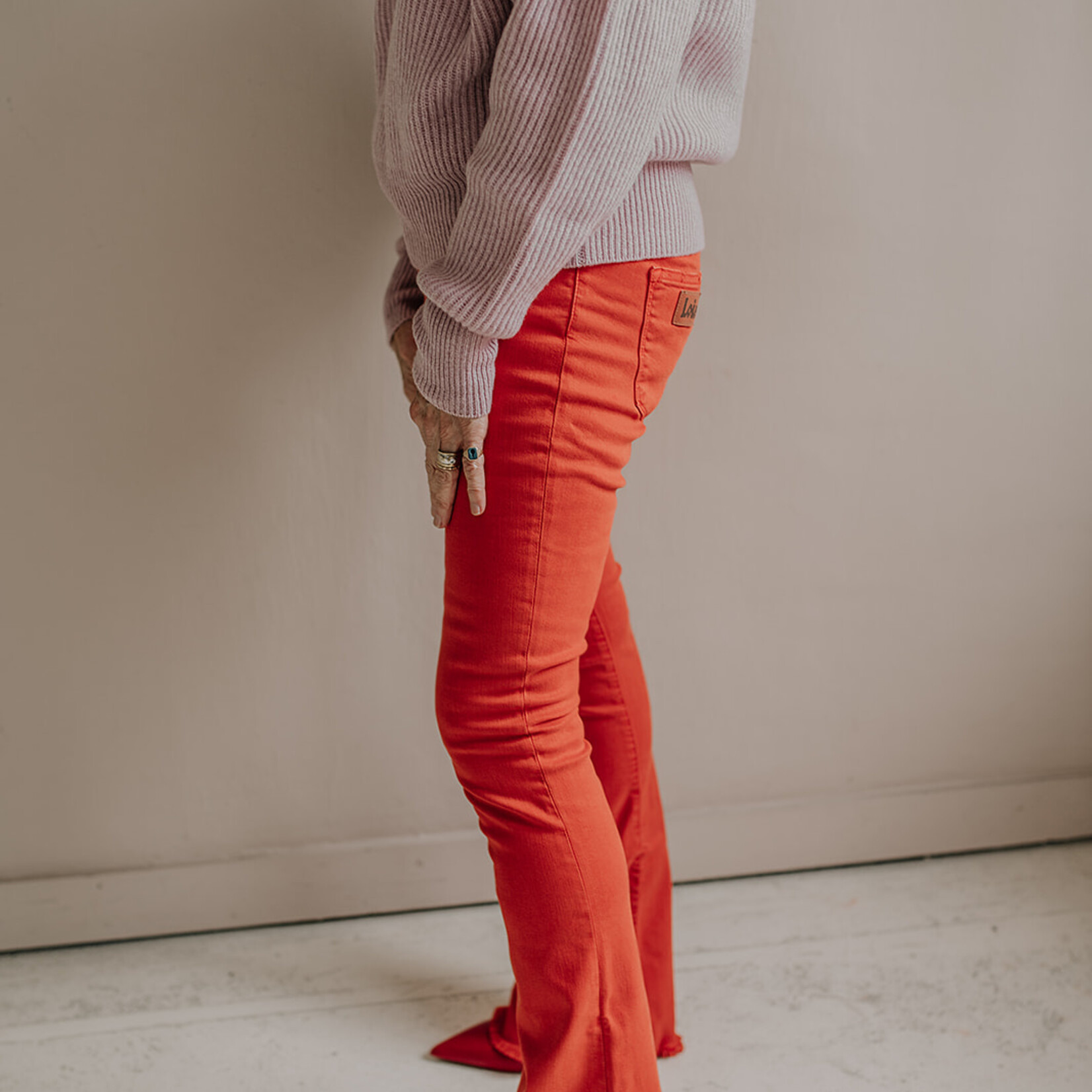 Lois raval edge magalia shot