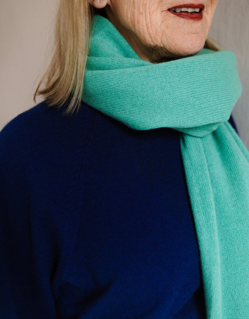 White + Warren Cashmere Travel Wrap retro green