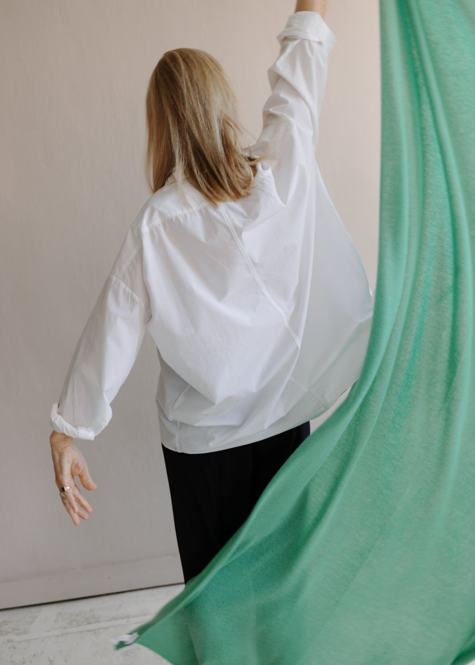 White + Warren Cashmere Travel Wrap retro green