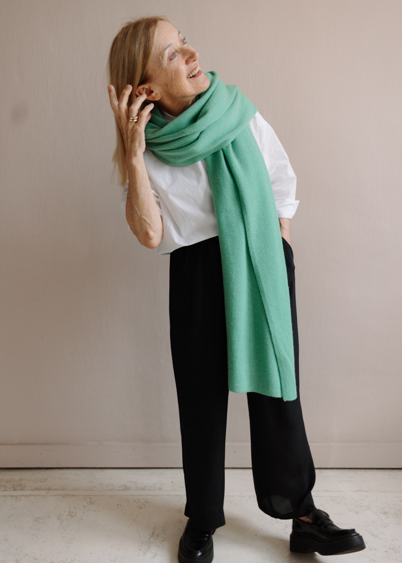 White + Warren Cashmere Travel Wrap retro green