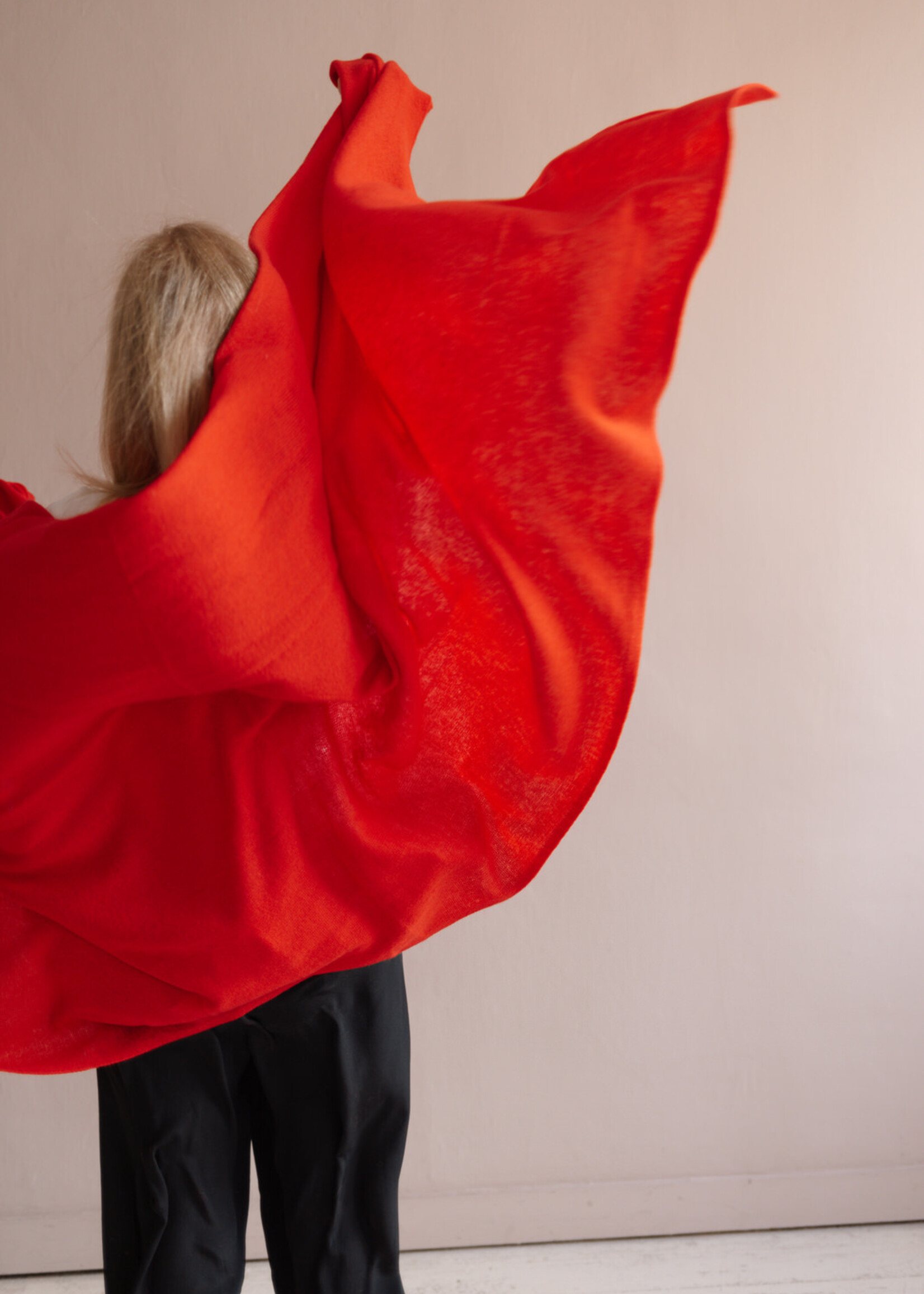 White + Warren Cashmere Travel Wrap  bright scarlet