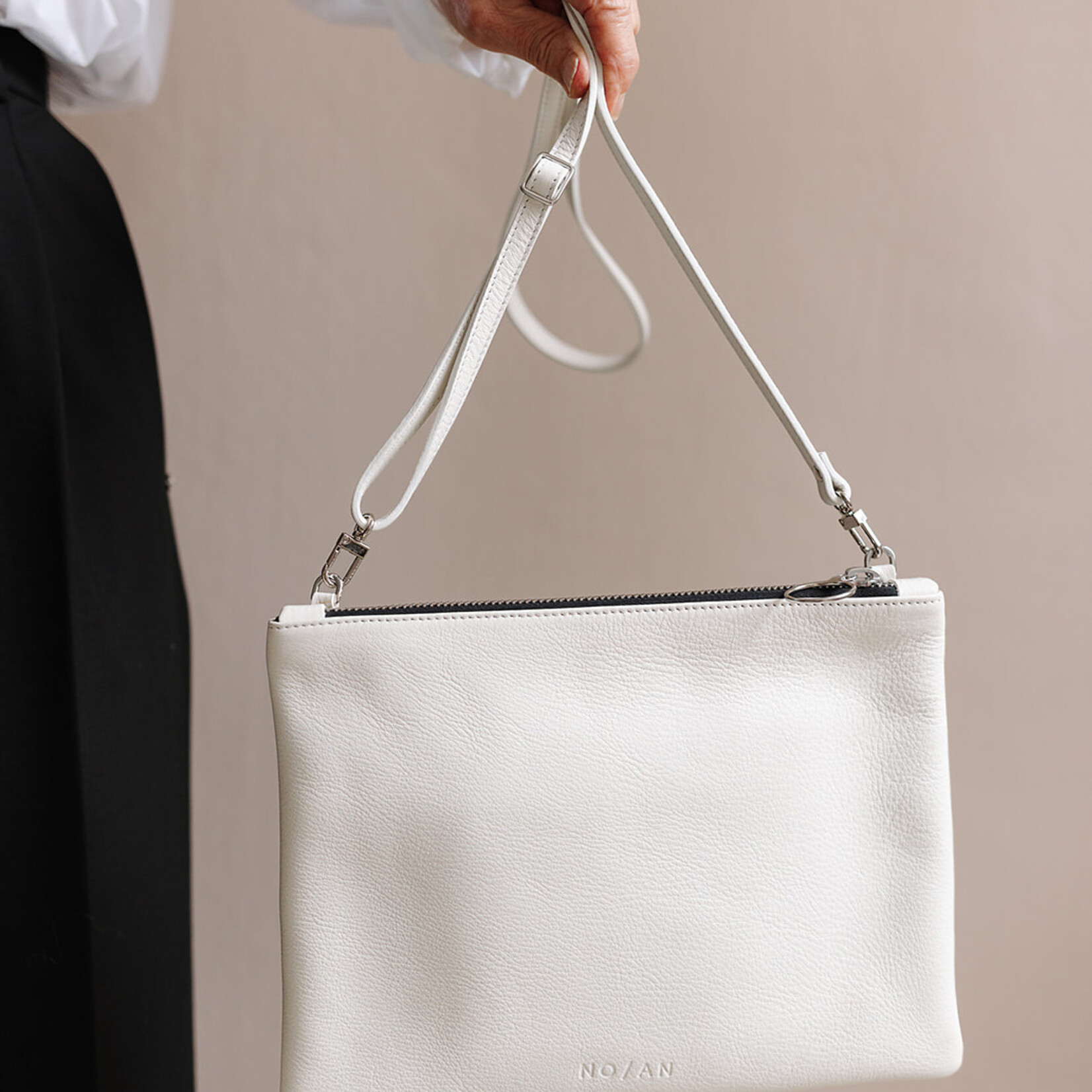 NO/AN pocket bag white
