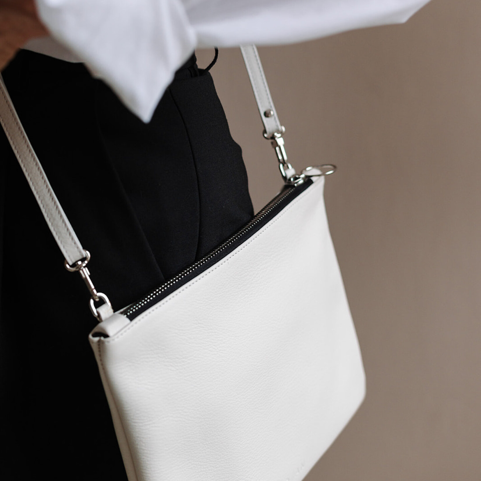 NO/AN pocket bag white