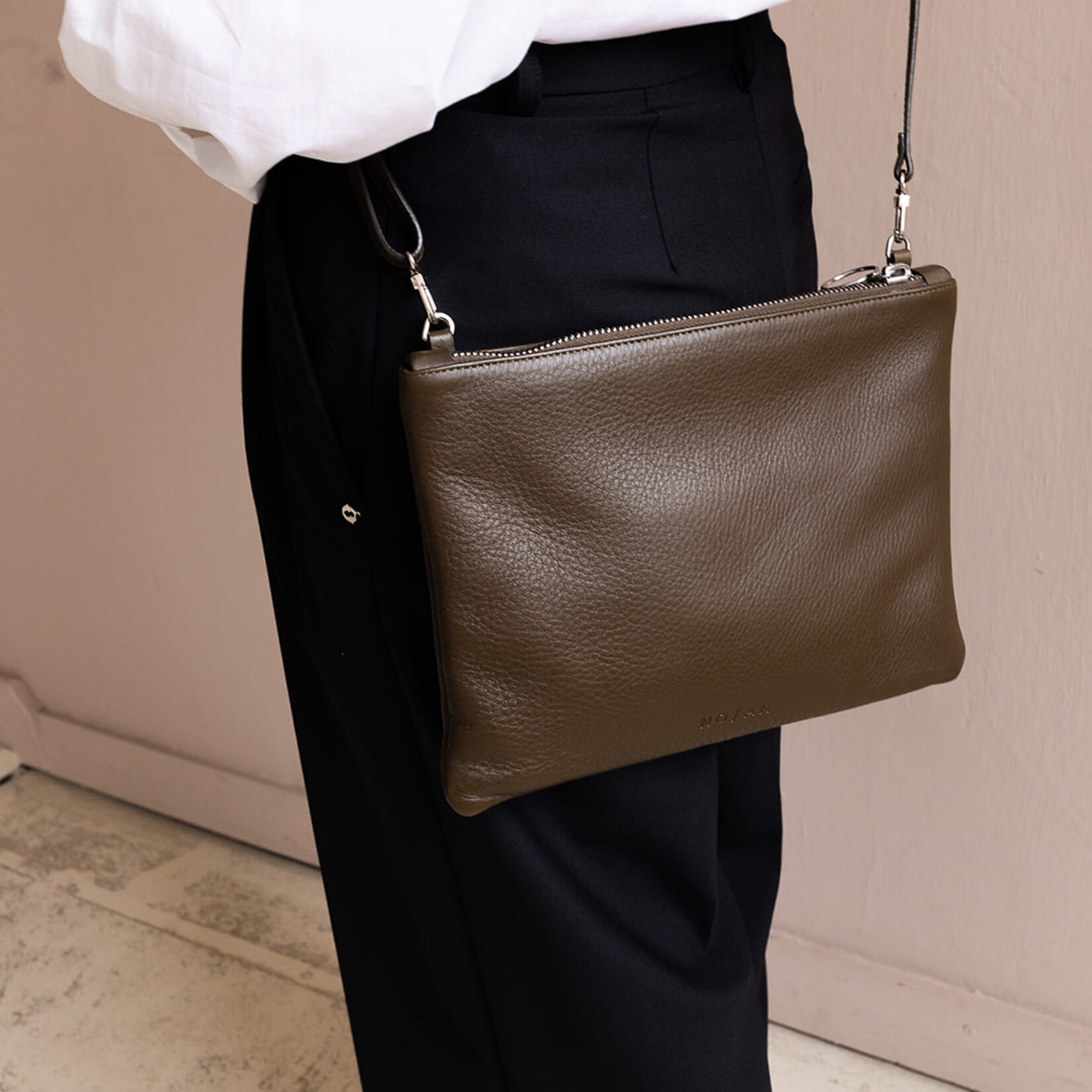 NO/AN pocket bag olive
