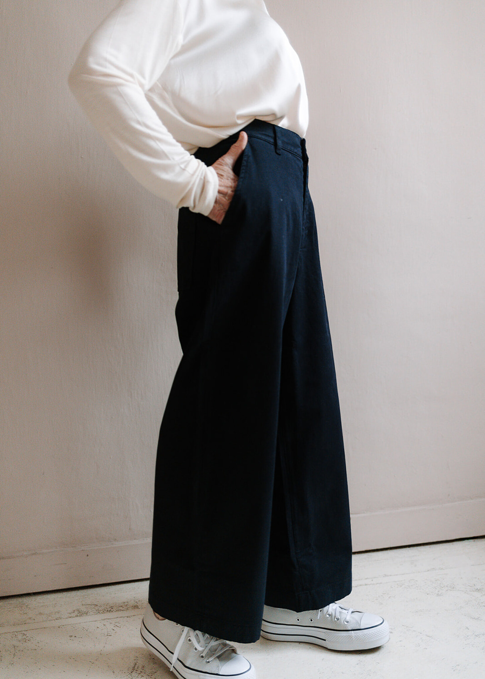 Ottod'Ame Cropped Gaucho Trousers (Navy Blue)