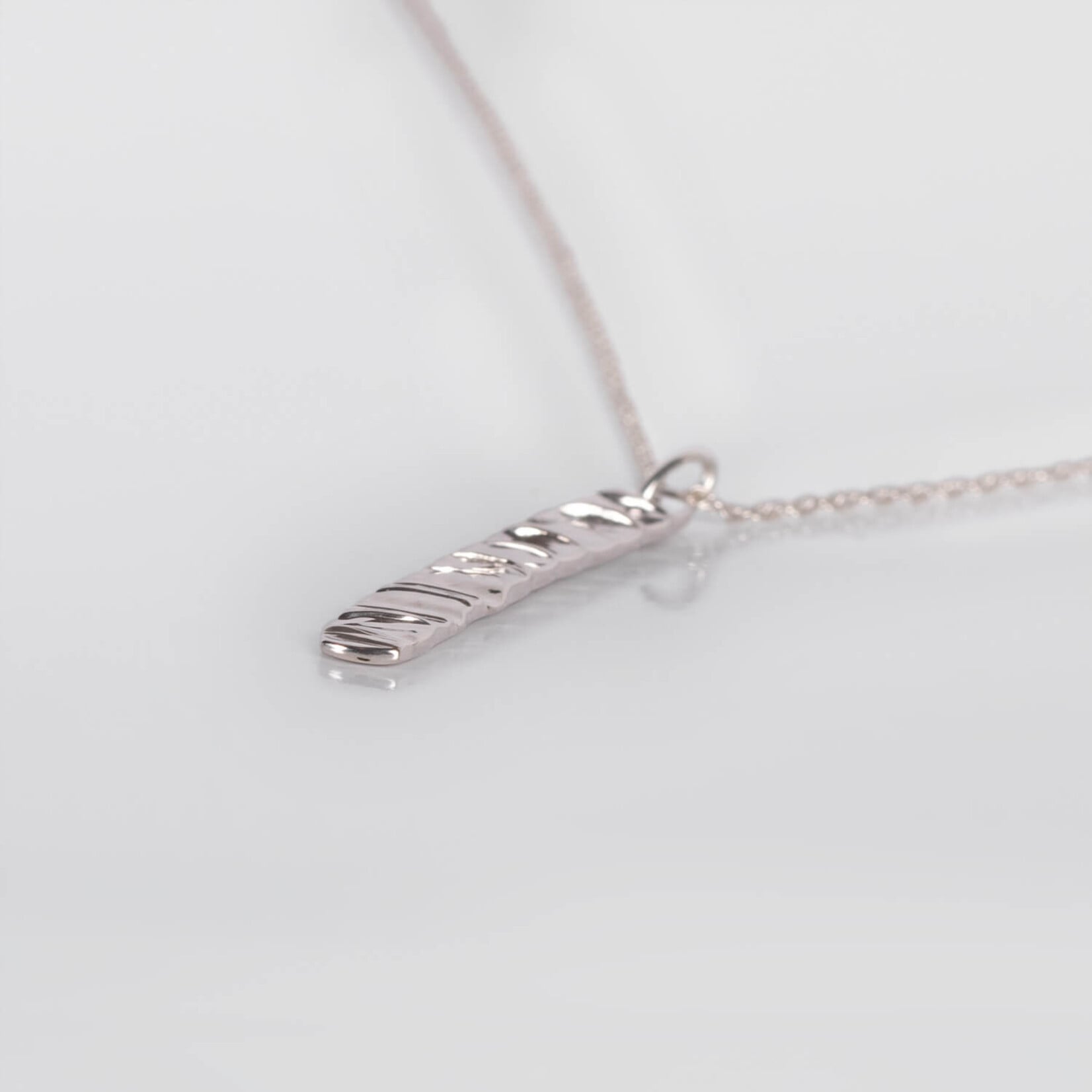 Tweek-eek Gray Pat necklace silver