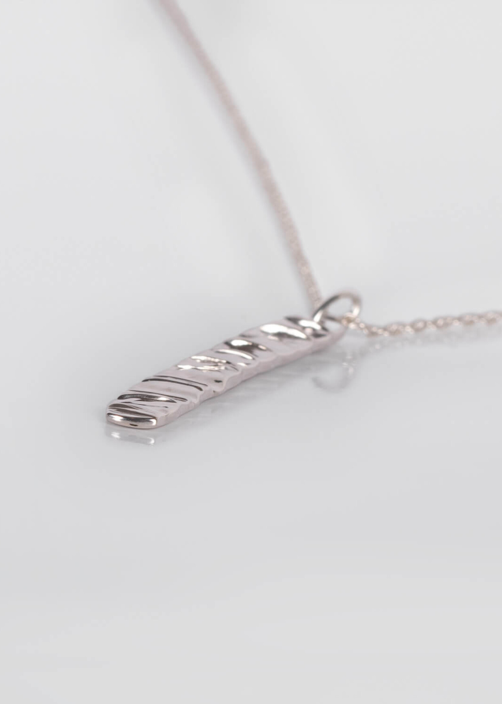 Tweek-eek Gray Pat necklace silver