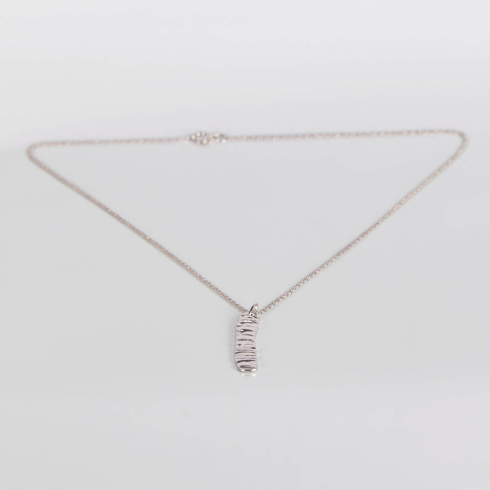 Tweek-eek Gray Pat necklace silver