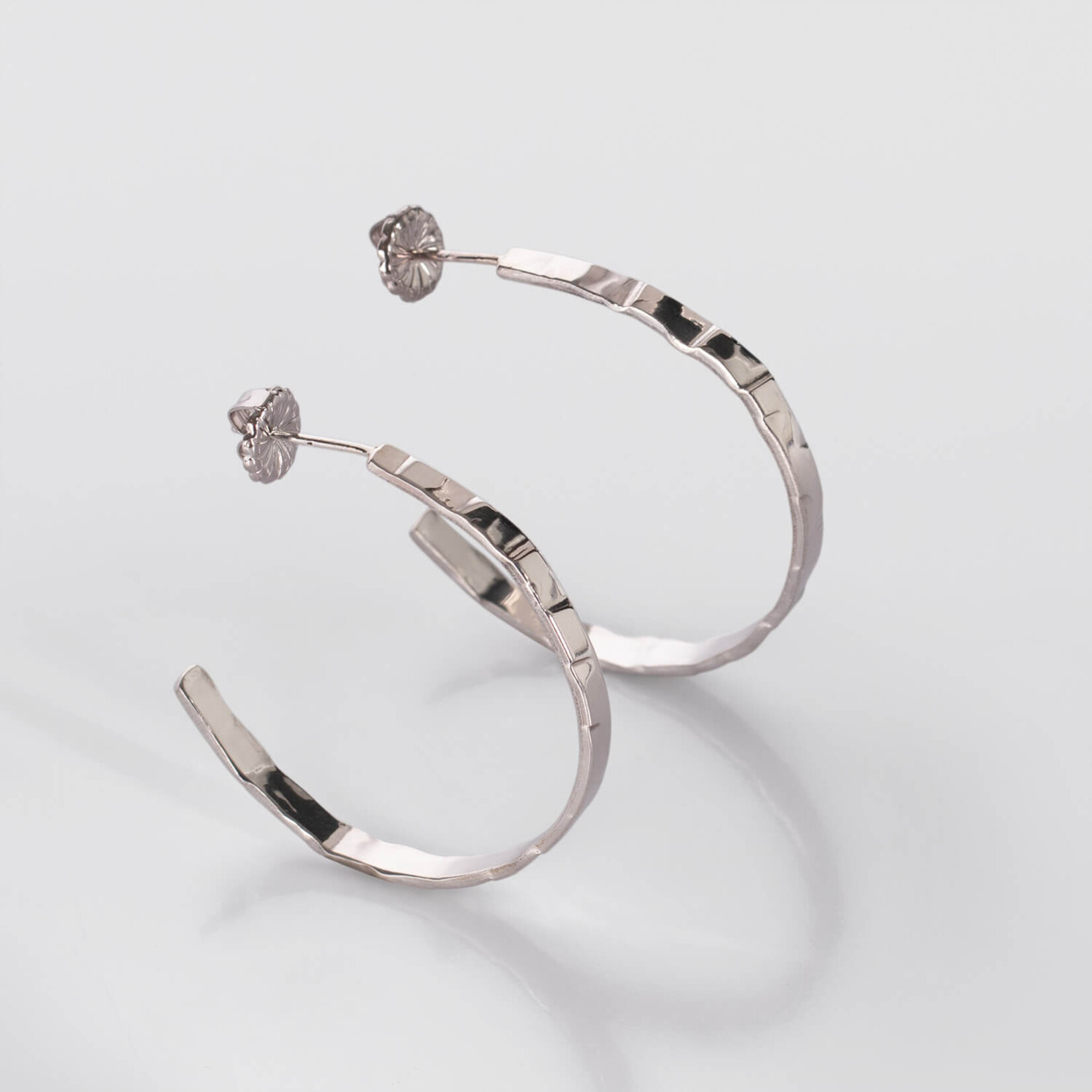Tweek-eek Gray loops s earrings silver (medium)