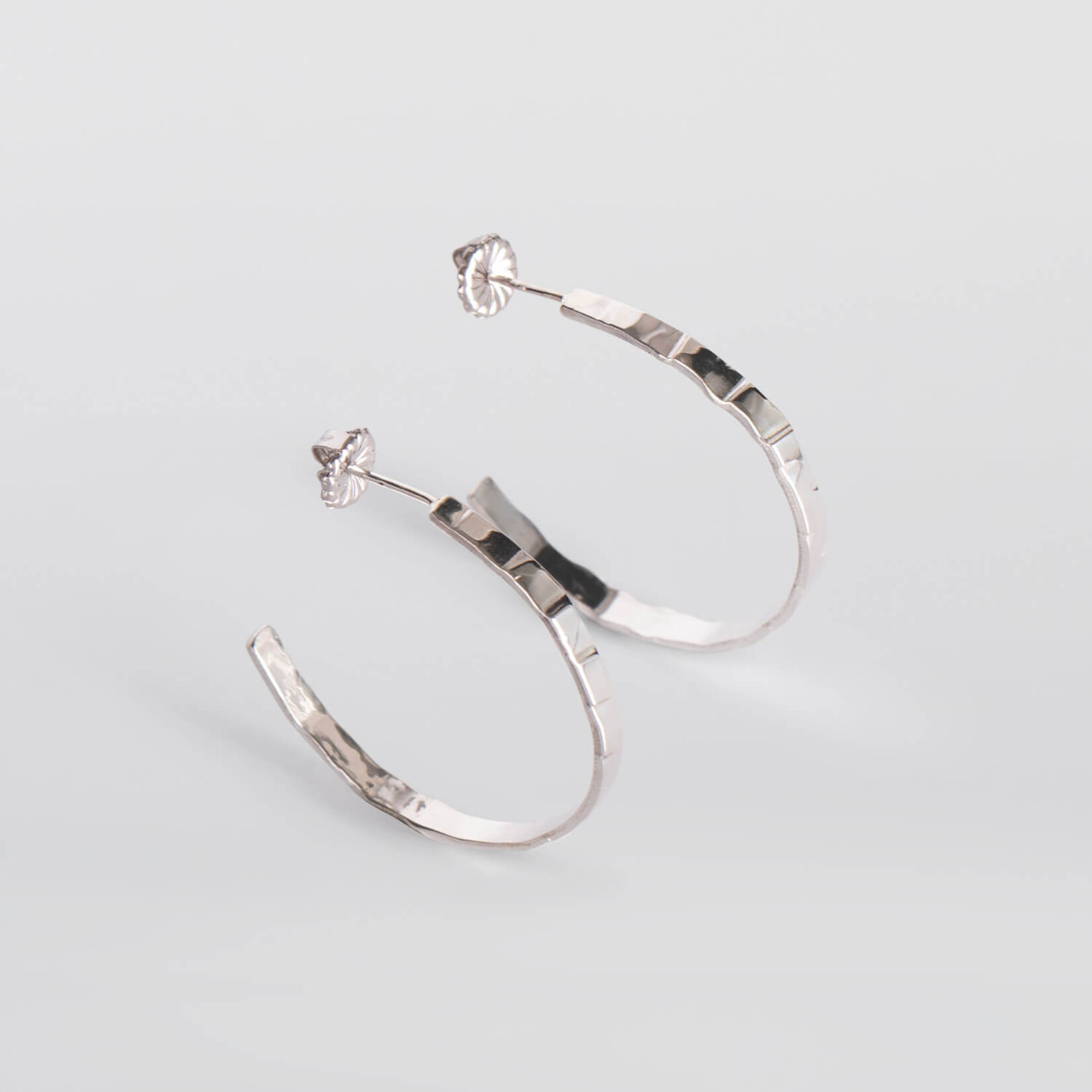 Tweek-eek Gray loops s earrings silver (medium)