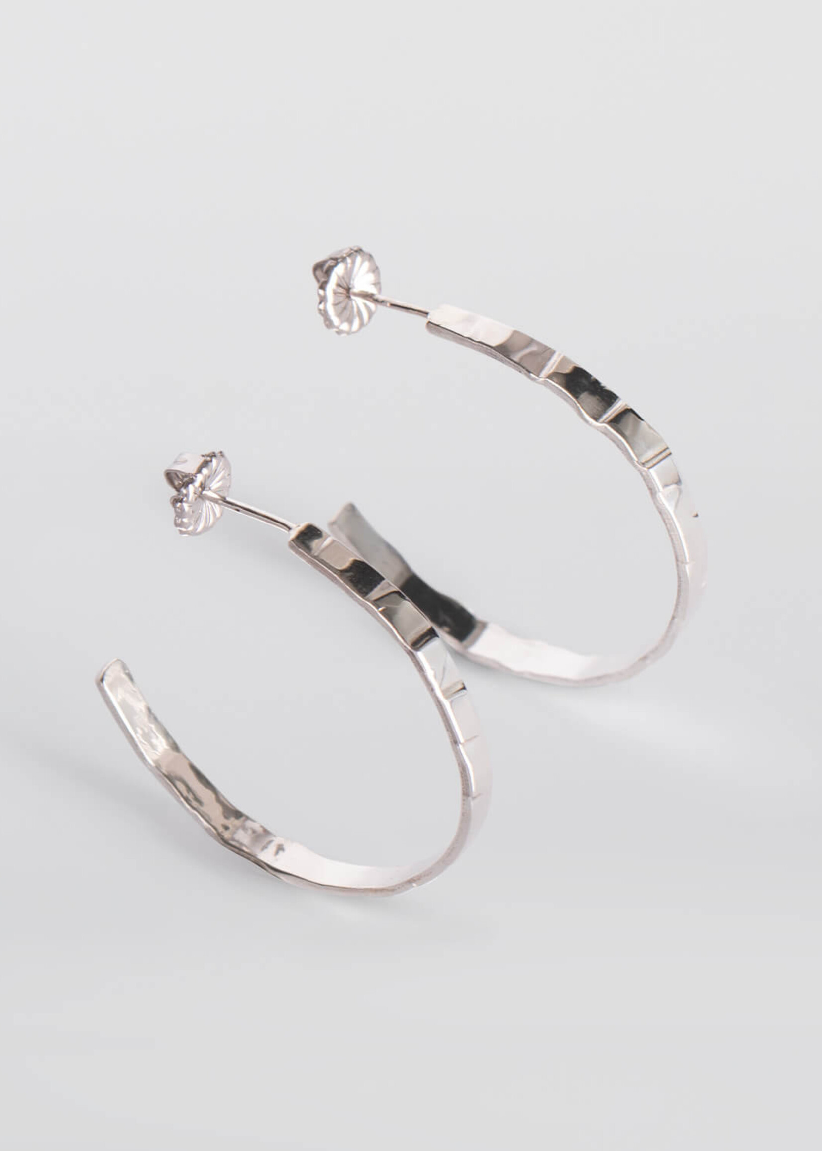 Tweek-eek Gray loops s earrings silver (medium)