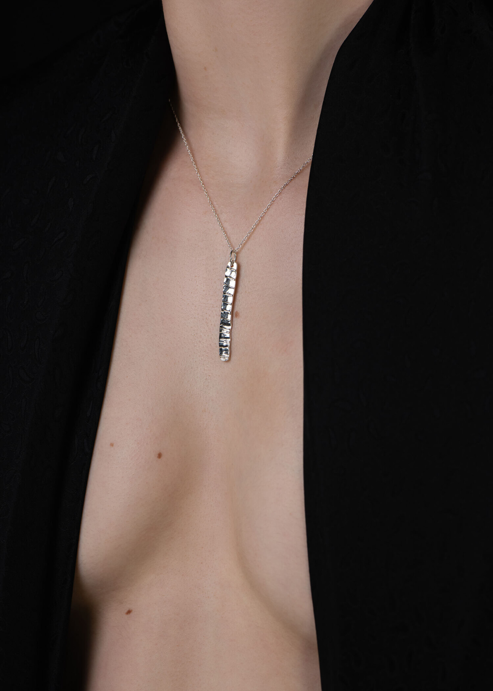 Tweek-eek Gray Pat necklace silver