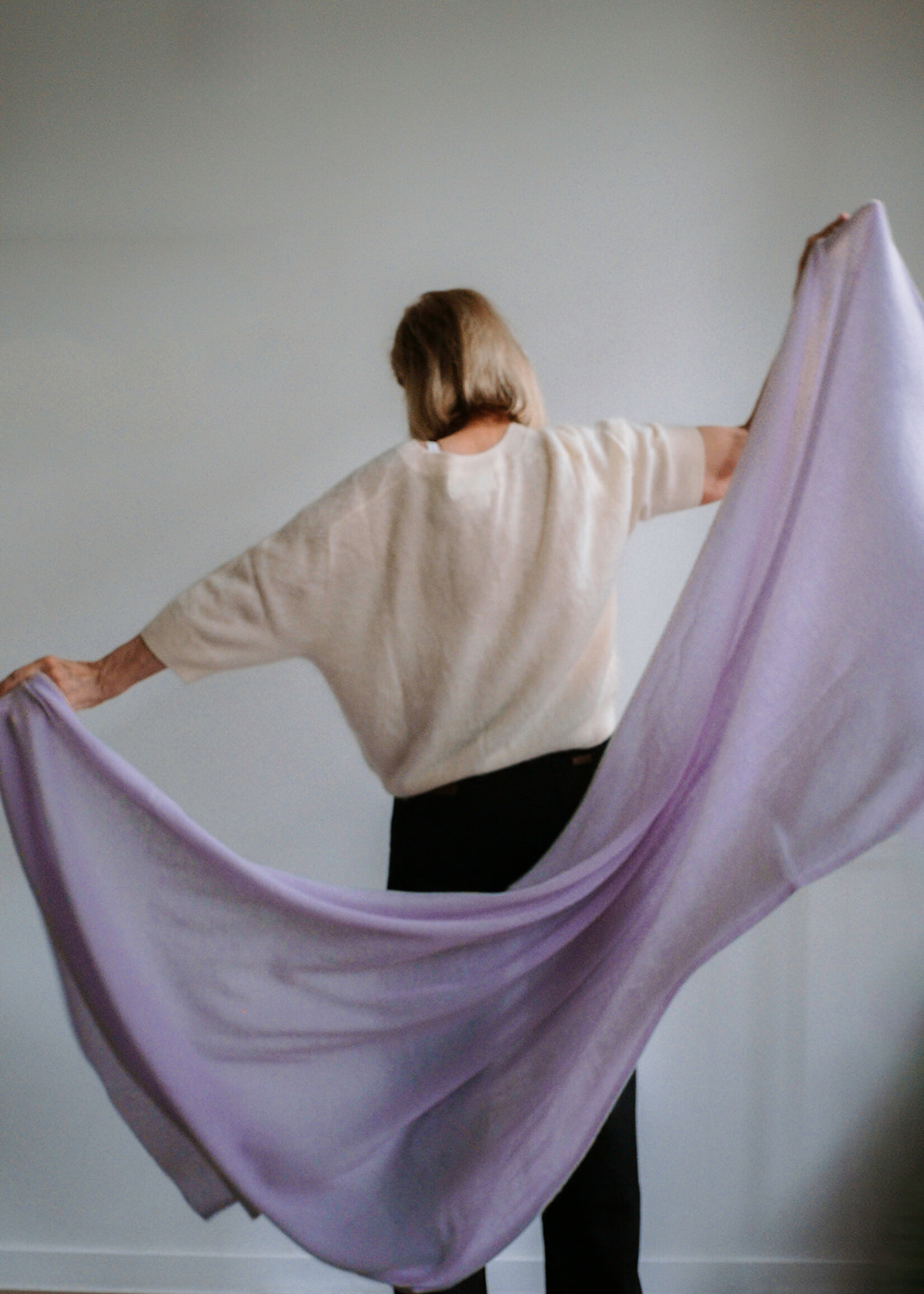 White + Warren Luxurious Travel Wrap (Lilac Shadow)