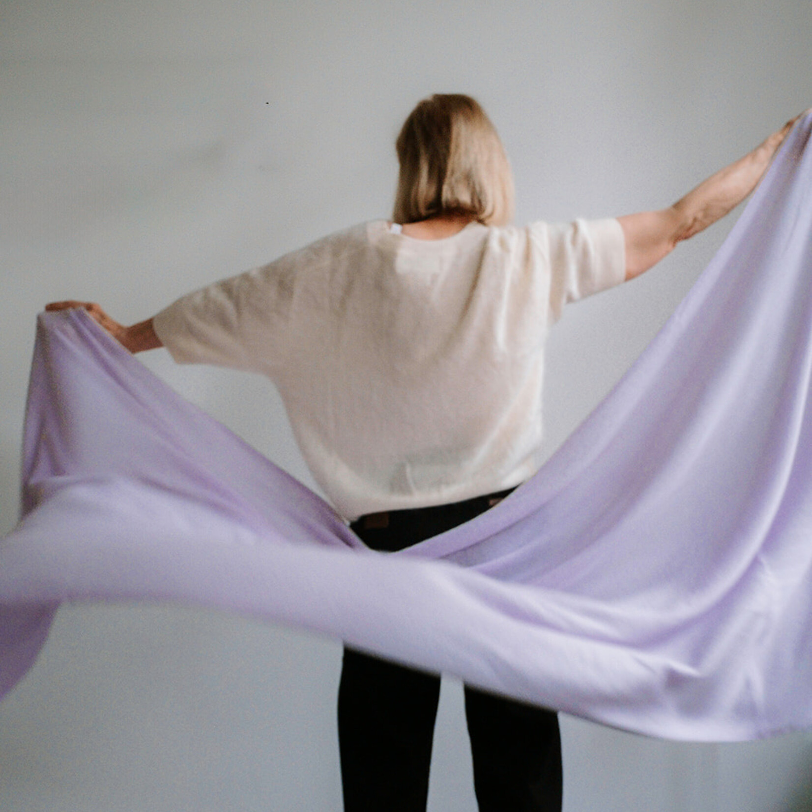 White + Warren Luxurious Travel Wrap (Lilac Shadow)