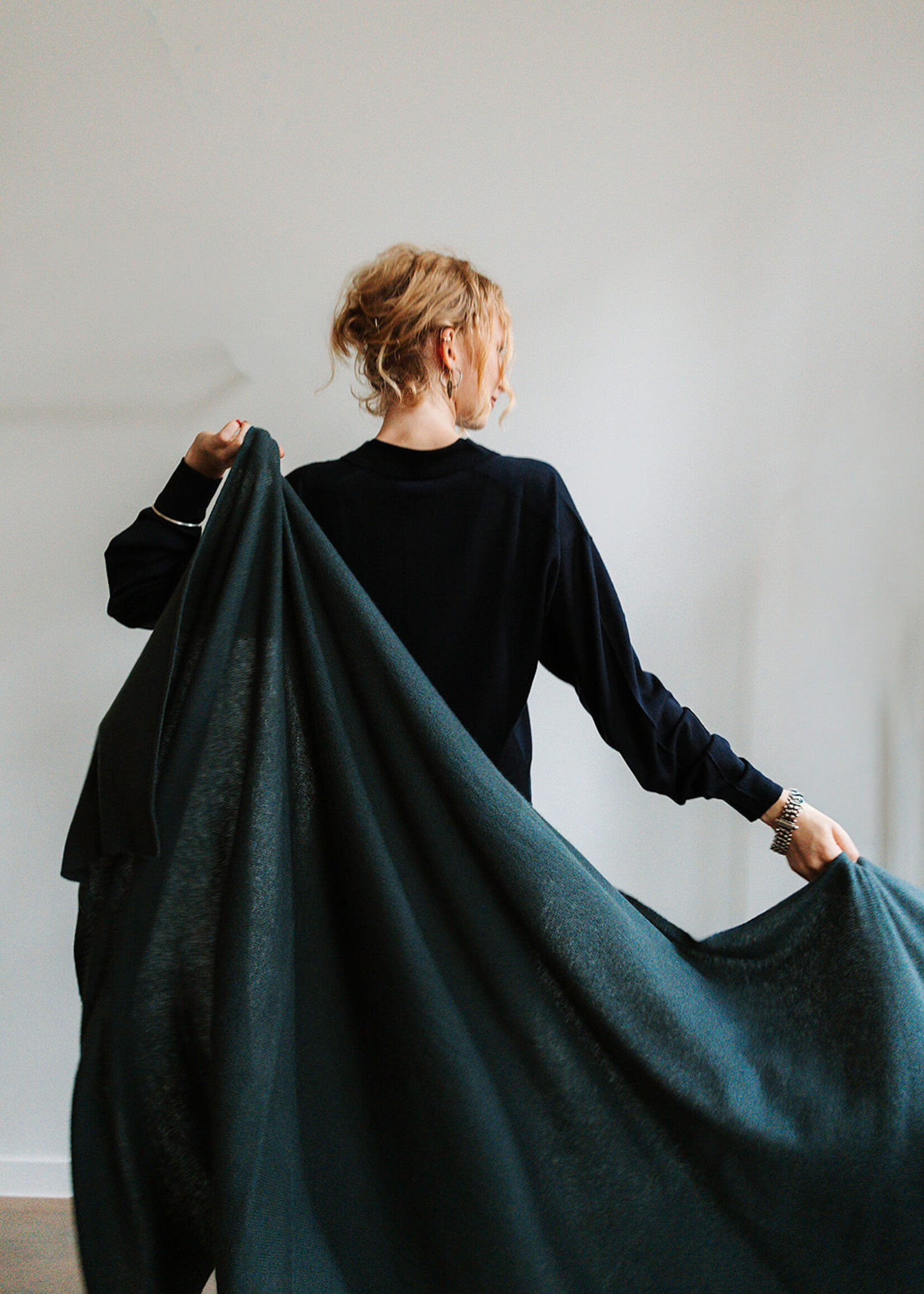 White + Warren Luxurious Travel Wrap (Juniper Green)