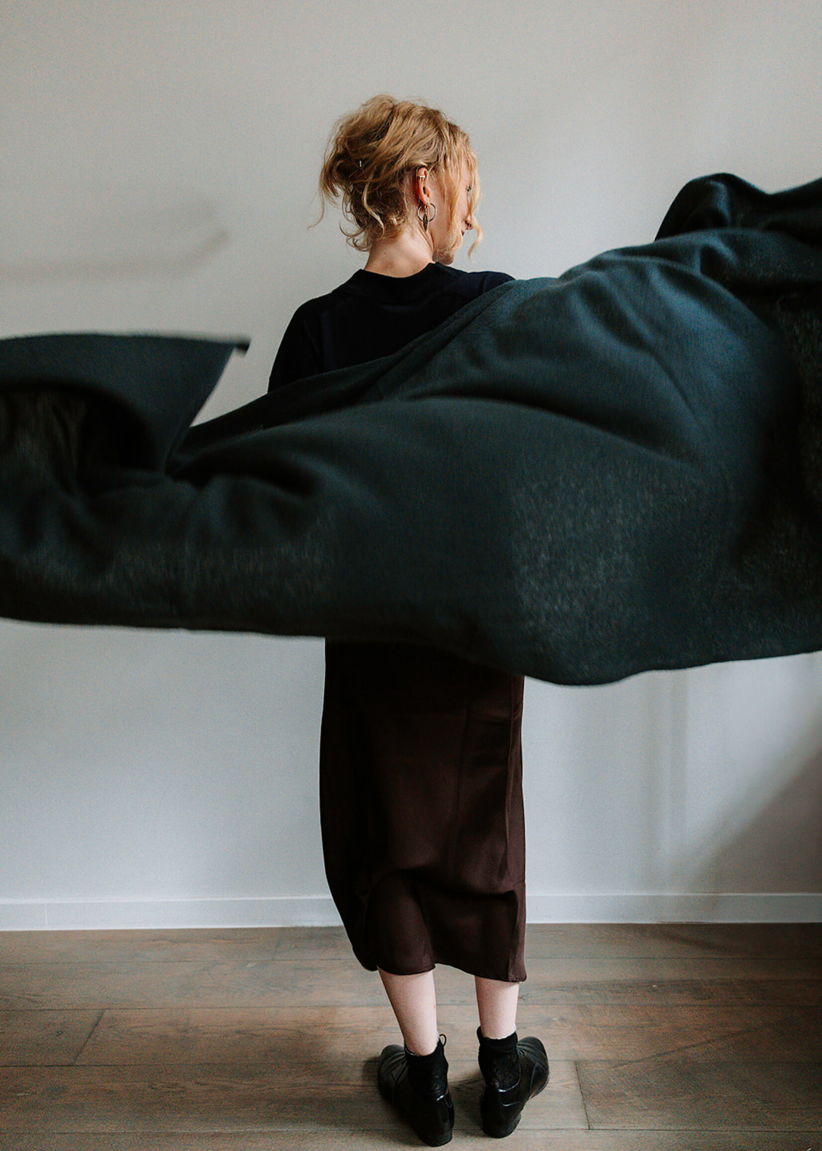 White + Warren Luxurious Travel Wrap (Juniper Green)