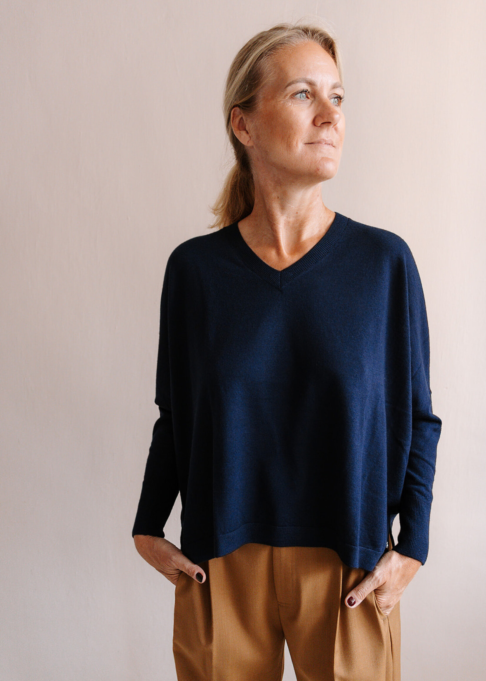 Ottod'Ame V-Neck Merino Sweater (Navy Blue)