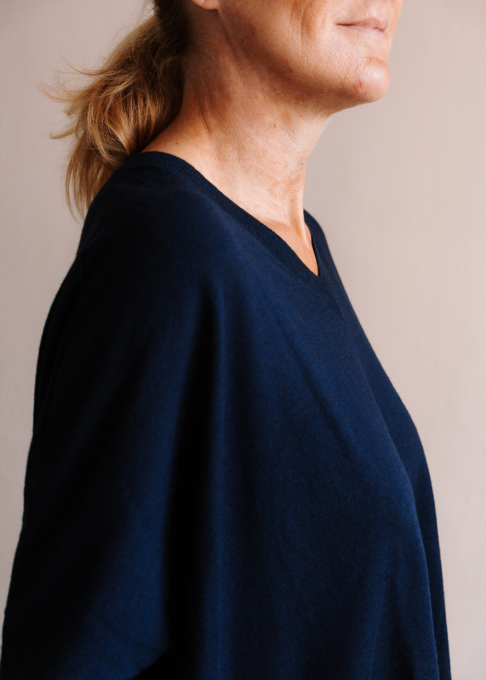 Ottod'Ame V-Neck Merino Sweater (Navy Blue)