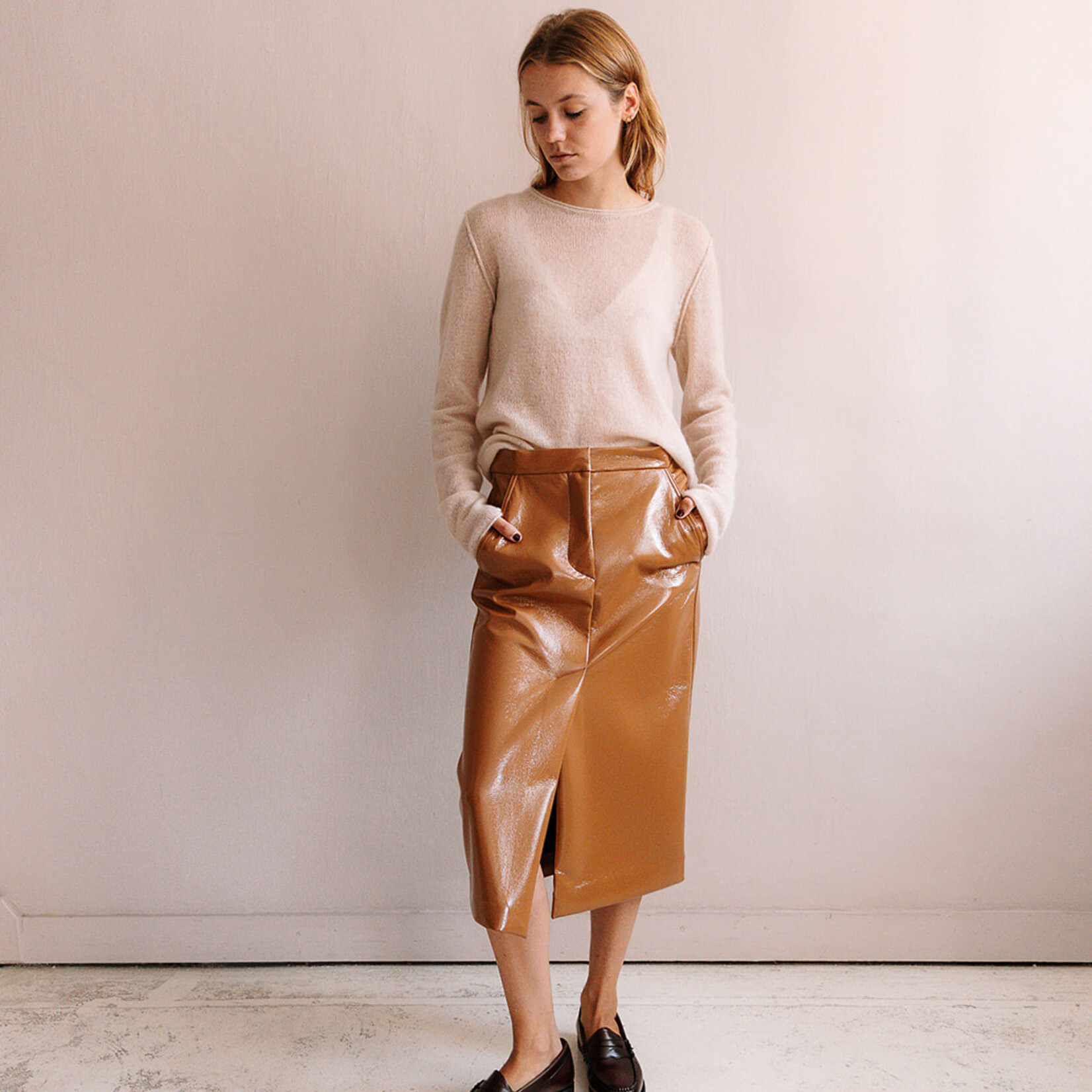 Tela Lacquered High-Waist Skirt (Camel Brown)