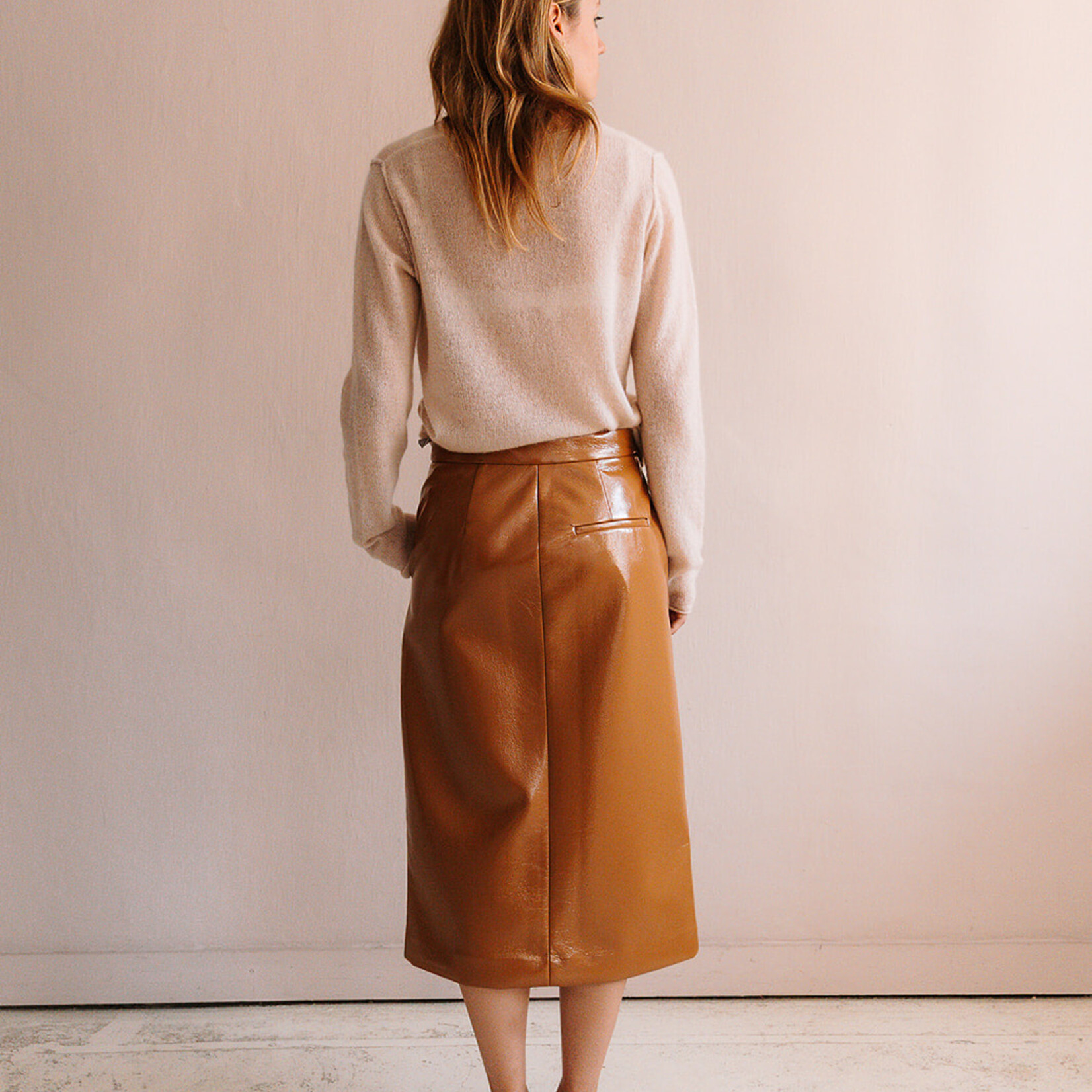 Tela Lacquered High-Waist Skirt (Camel Brown)