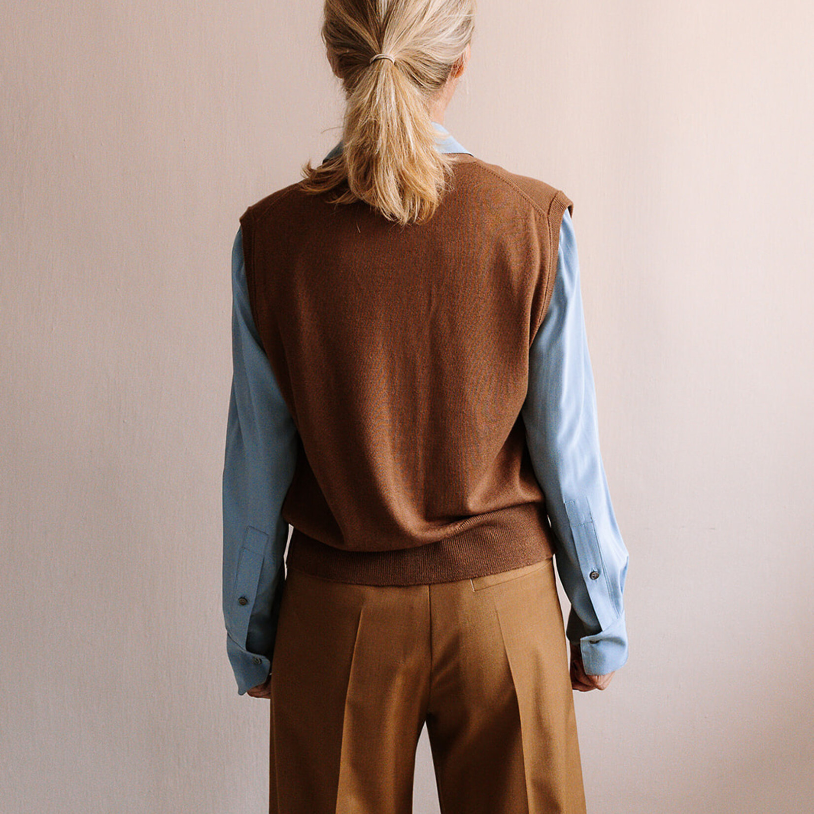 Tela Sleeveless Gilet Dane (Brown)