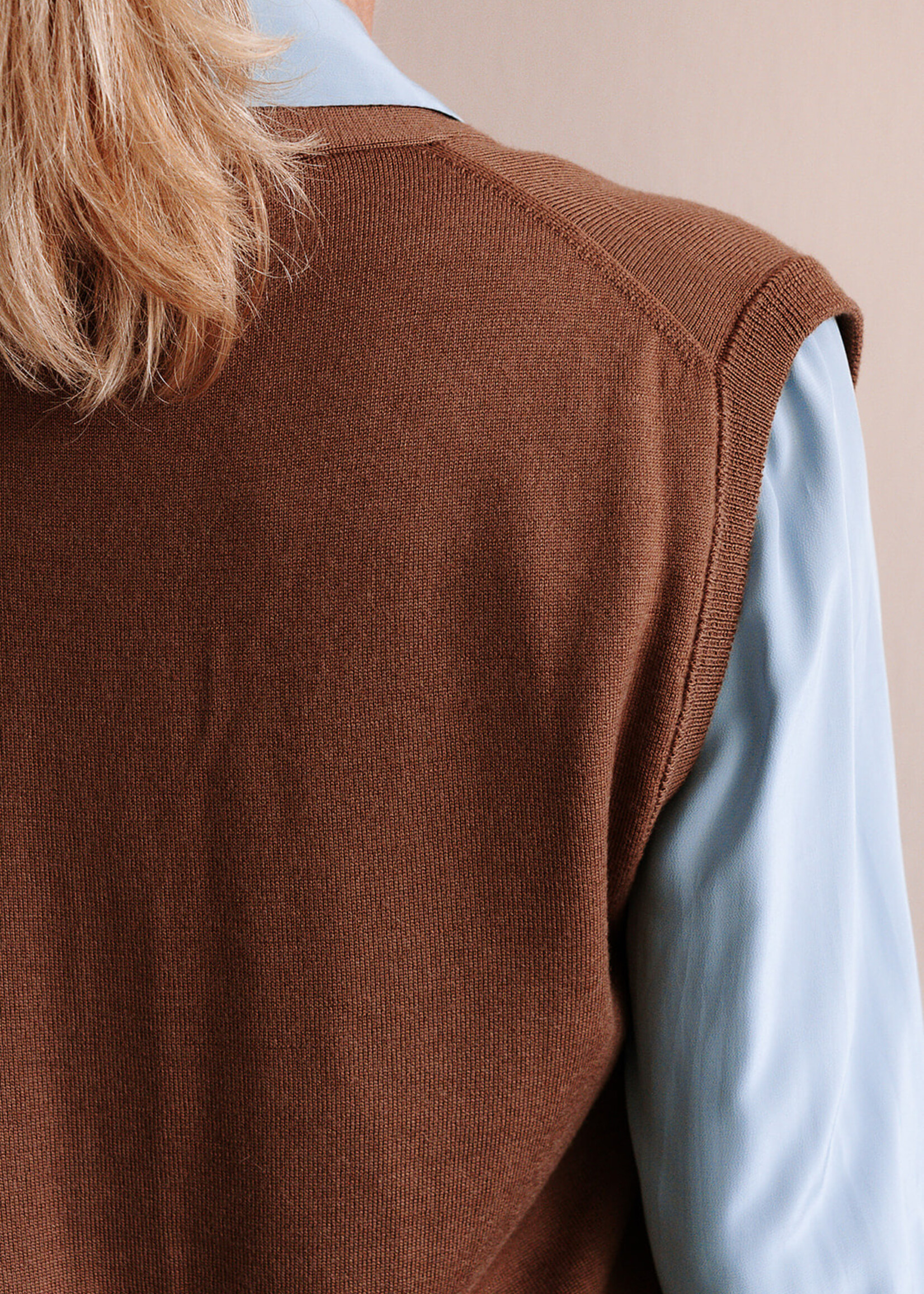 Tela Sleeveless Gilet Dane (Brown)