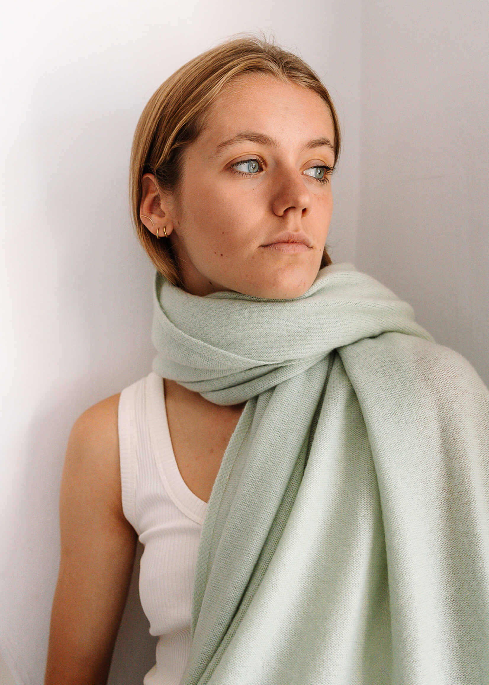 White + Warren Luxurious Travel Wrap (Mint Green)