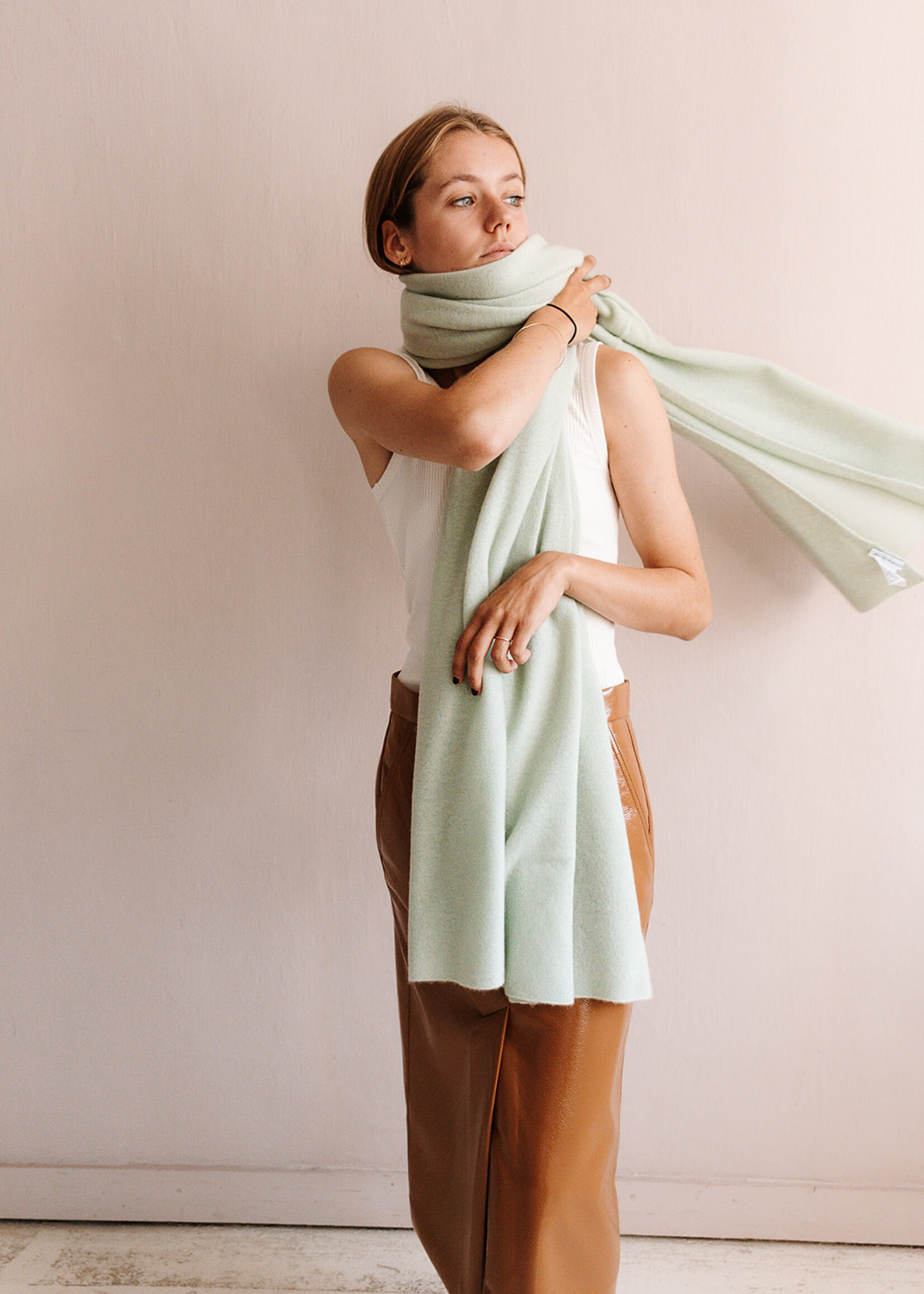 White + Warren Luxurious Travel Wrap (Mint Green)