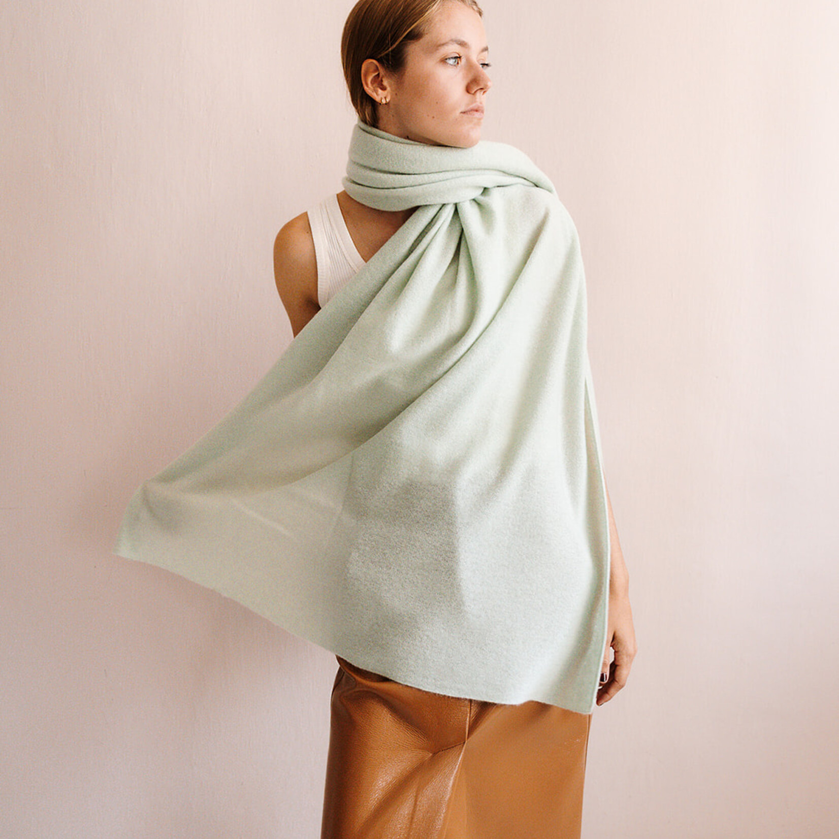 White + Warren Luxurious Travel Wrap (Mint Green)