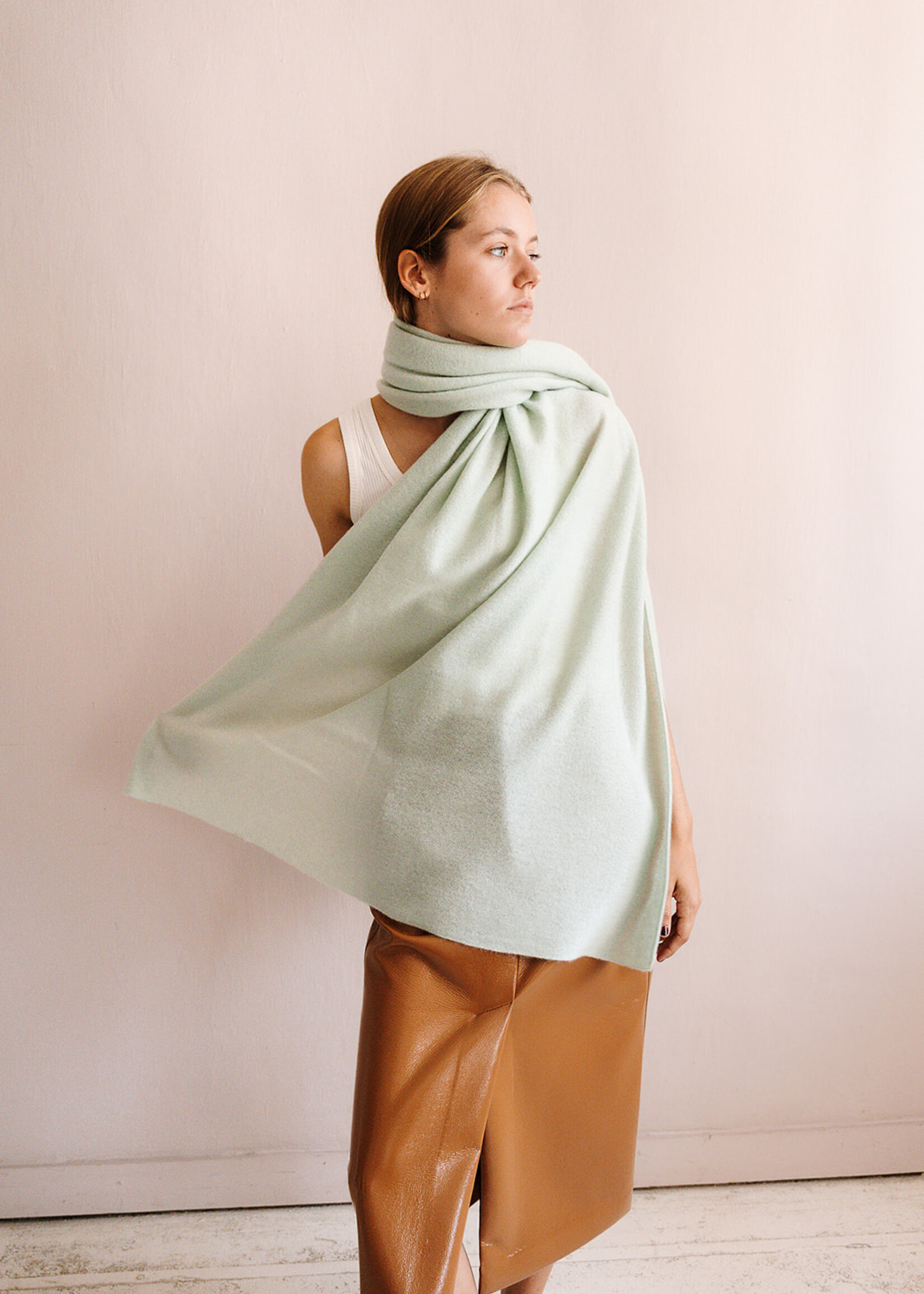 White + Warren Luxurious Travel Wrap (Mint Green)