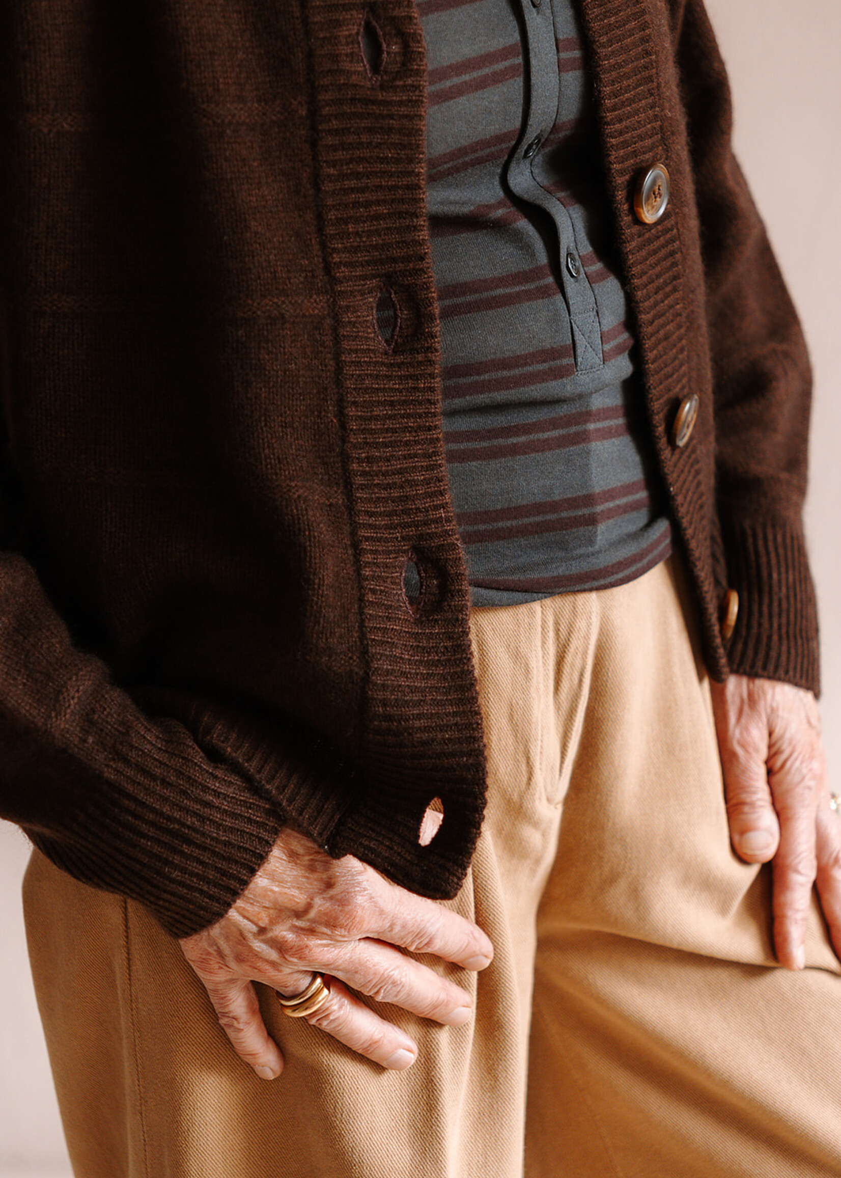 Absolut cashmere Cardigan Margherita (Chocolate Brown)