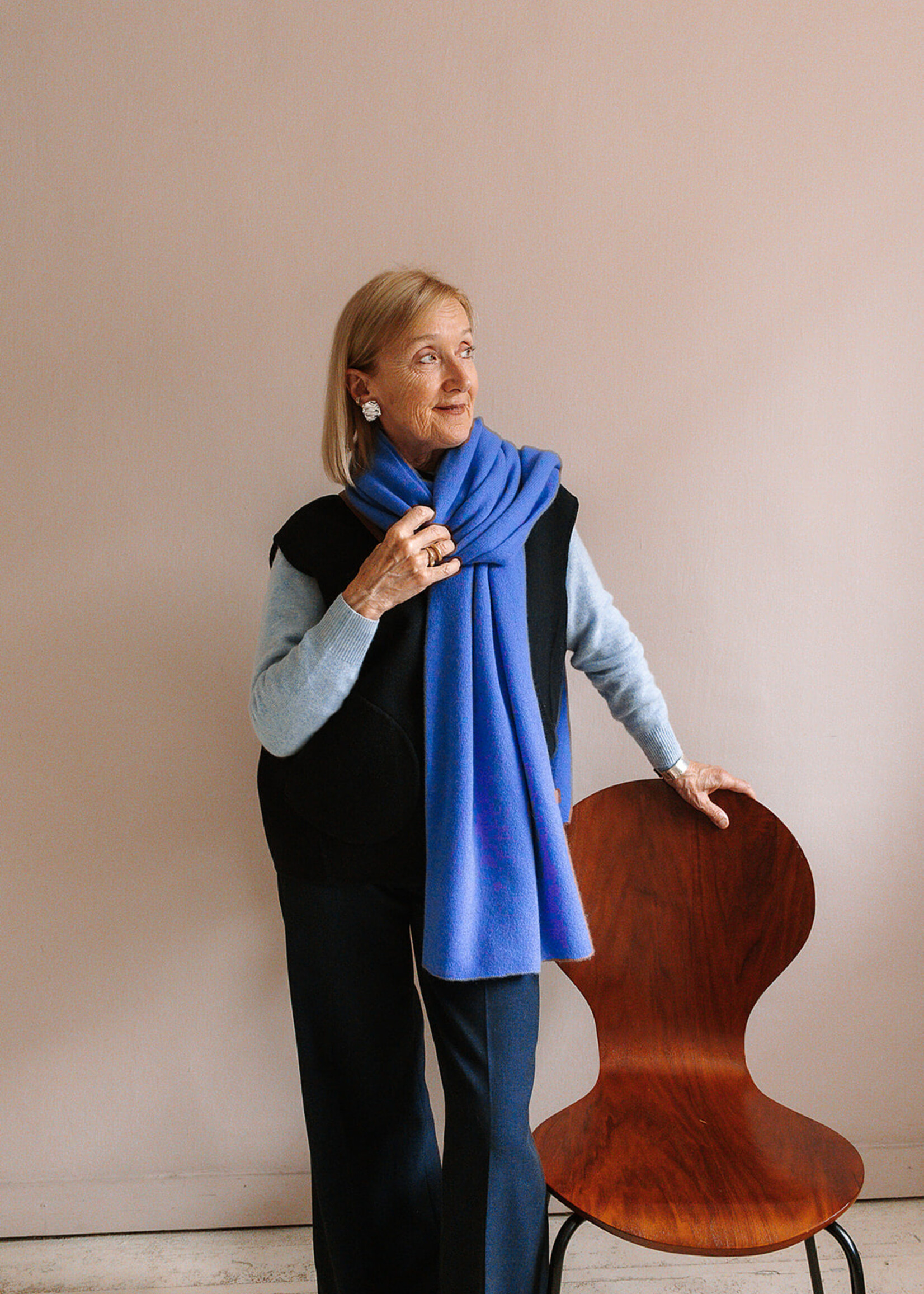 White + Warren Luxurious Travel Wrap (Blue Iris)