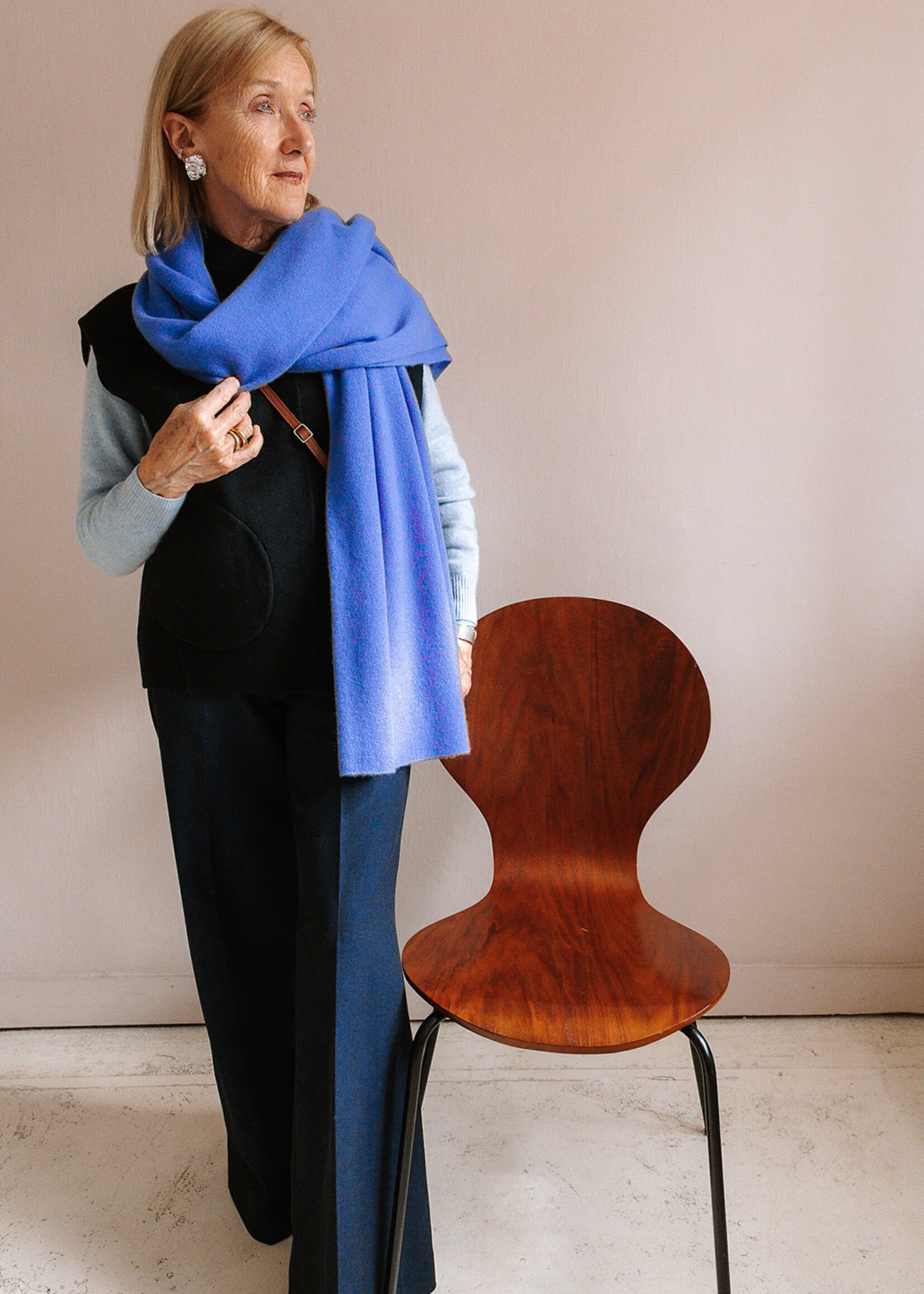 White + Warren Luxurious Travel Wrap (Blue Iris)