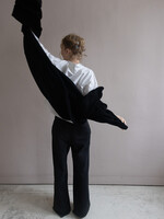 White + Warren Luxurious travel wrap (black)